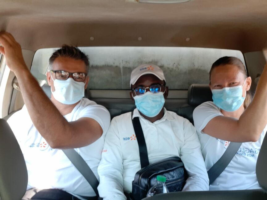 Rodolphe et Ingrid en route vers leur mission au Cameroun