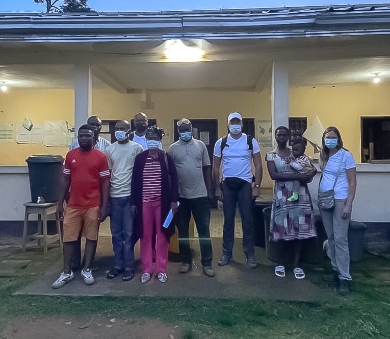 Inauguration de l'alimentation en électricité d'un centre de santé au Cameroun