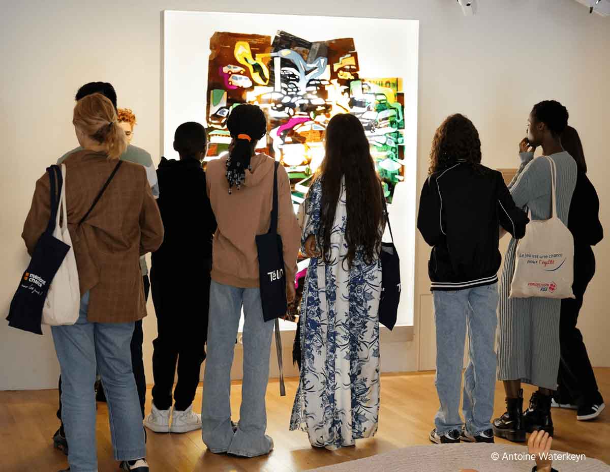 Les jeunes de l'association Télémaque visite l'exposition d'art contemporain "Demain est annulé" qui interroge sur la sobriété.